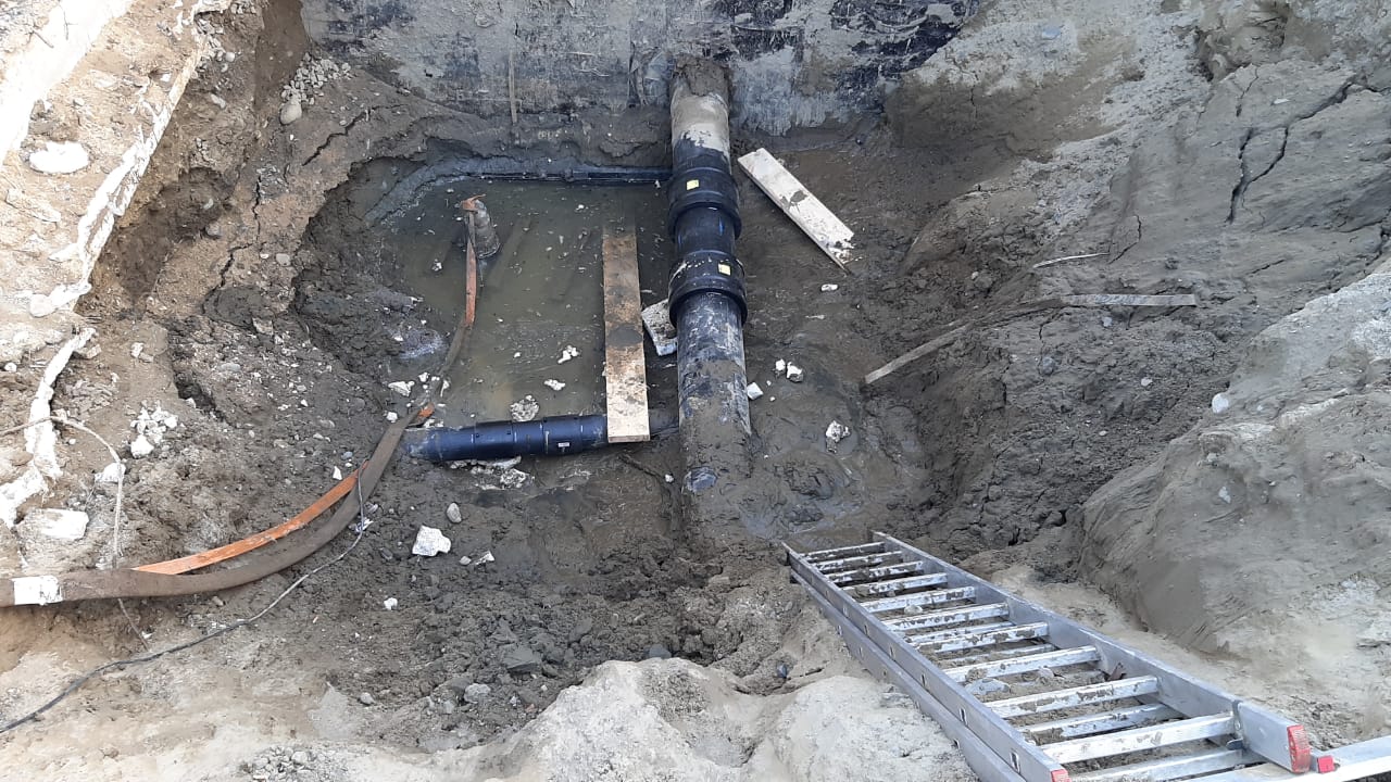 Ремонт водопровода Д315 мм на заводе в Карелии!
