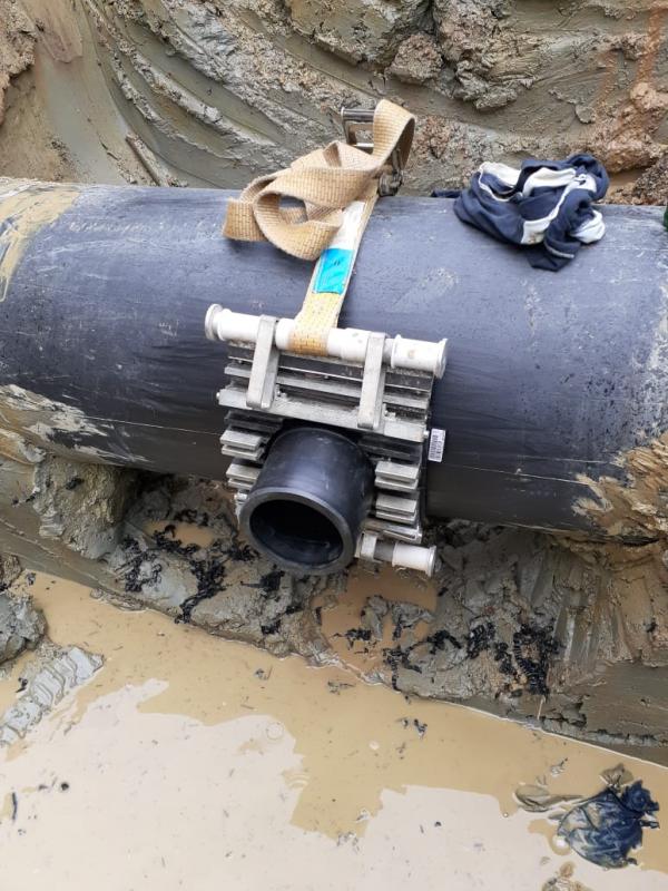 Врезка водопровода Д160 мм в трубу Д560 мм в Новоселье.
